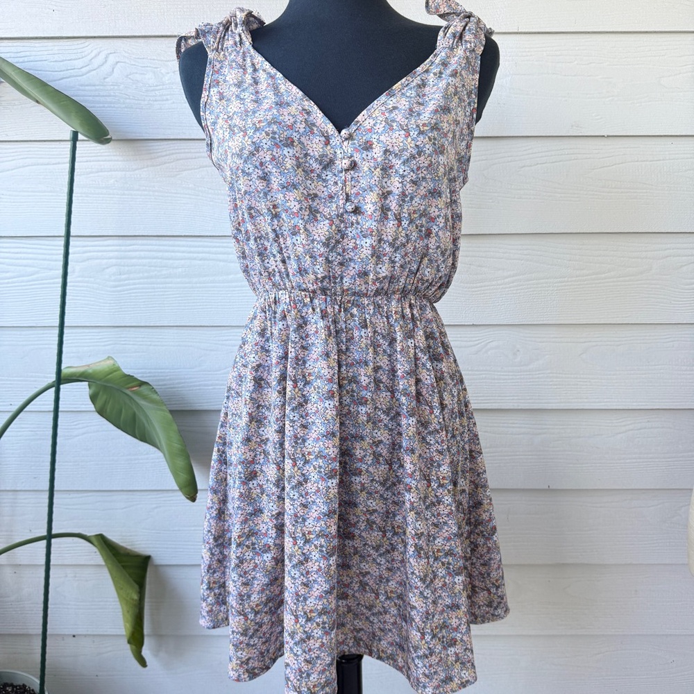 Sienna Sky Floral Dress |‎ Size Small | Flowy & Feminine